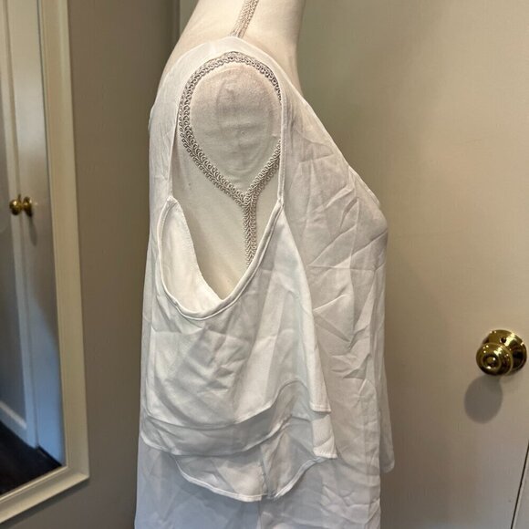 NWT Bisou Bisou White Cold Shoulder Hi-Low hem Blouse, SIze Med - Picture 7 of 15